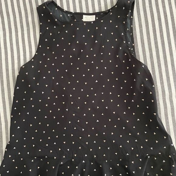 Abound Sleeveless Blouse with Button Open Back Size Medium - Picture 4 of 10